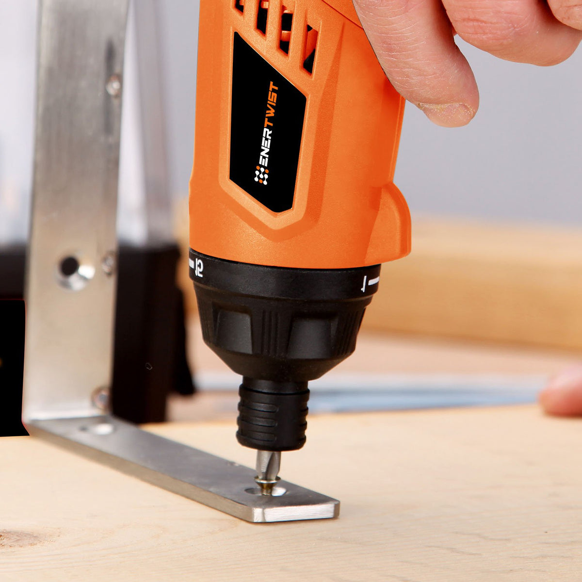 EnerTwist hole saws and adapter set enables quick material cuts.