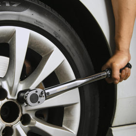 EPAuto torque wrench satin finish provides corrosion resistance and easy maintenance.