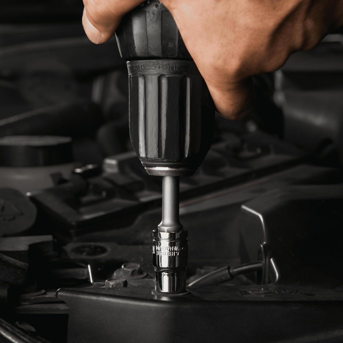 EPAuto chrome vanadium steel tools emphasize durability.