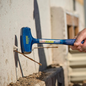 Estwing Big Blue 4 lb hammer supports heavy blows with controlled swing