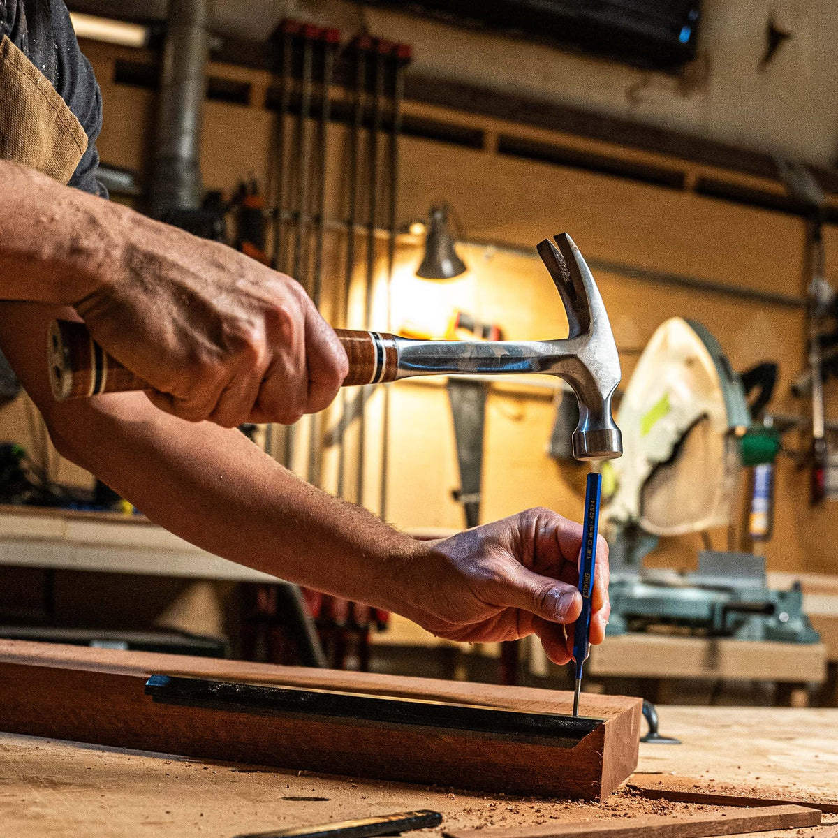 Estwing E20S rip claw design offers strong nail removal and prying leverage.