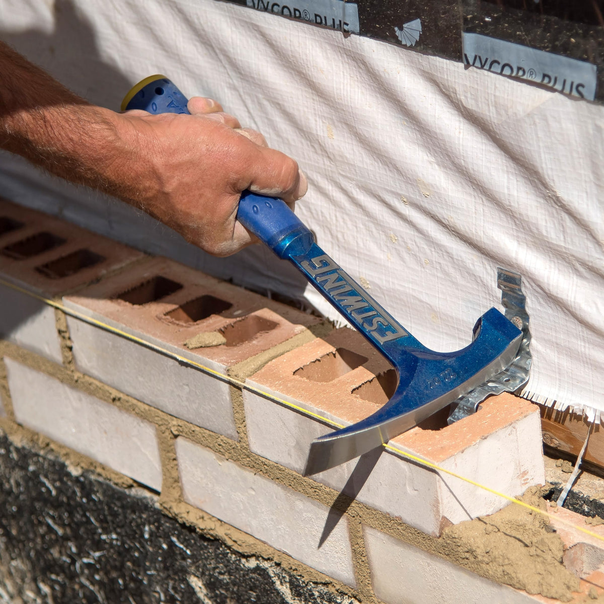 Estwing E6-22BLC USA-made craftsmanship showcases American steel and build quality.