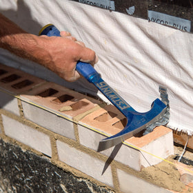 Estwing E6-22BLC USA-made craftsmanship showcases American steel and build quality.