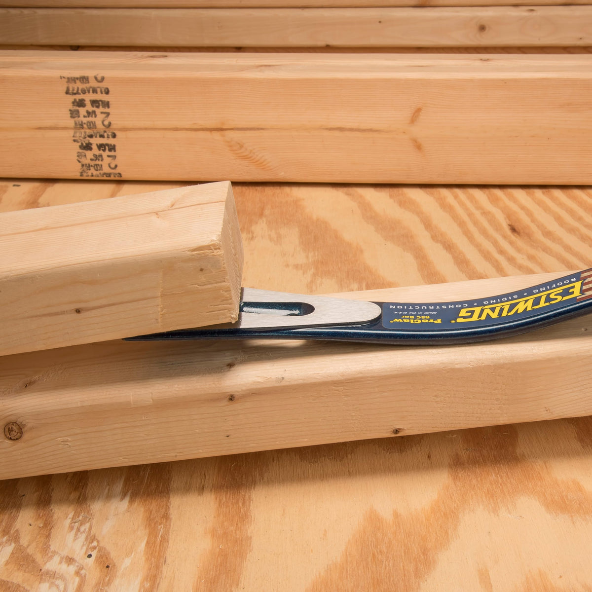 Nail puller and pry blade boost leverage for stubborn fasteners.