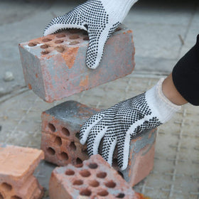 Evridwear reversible wrist-protection gloves prevent unraveling during heavy tasks