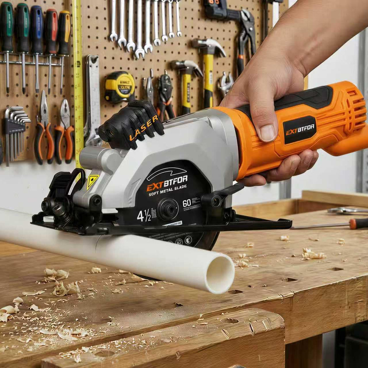 Extbtfor dust pipe and guide ruler for cleaner cuts
