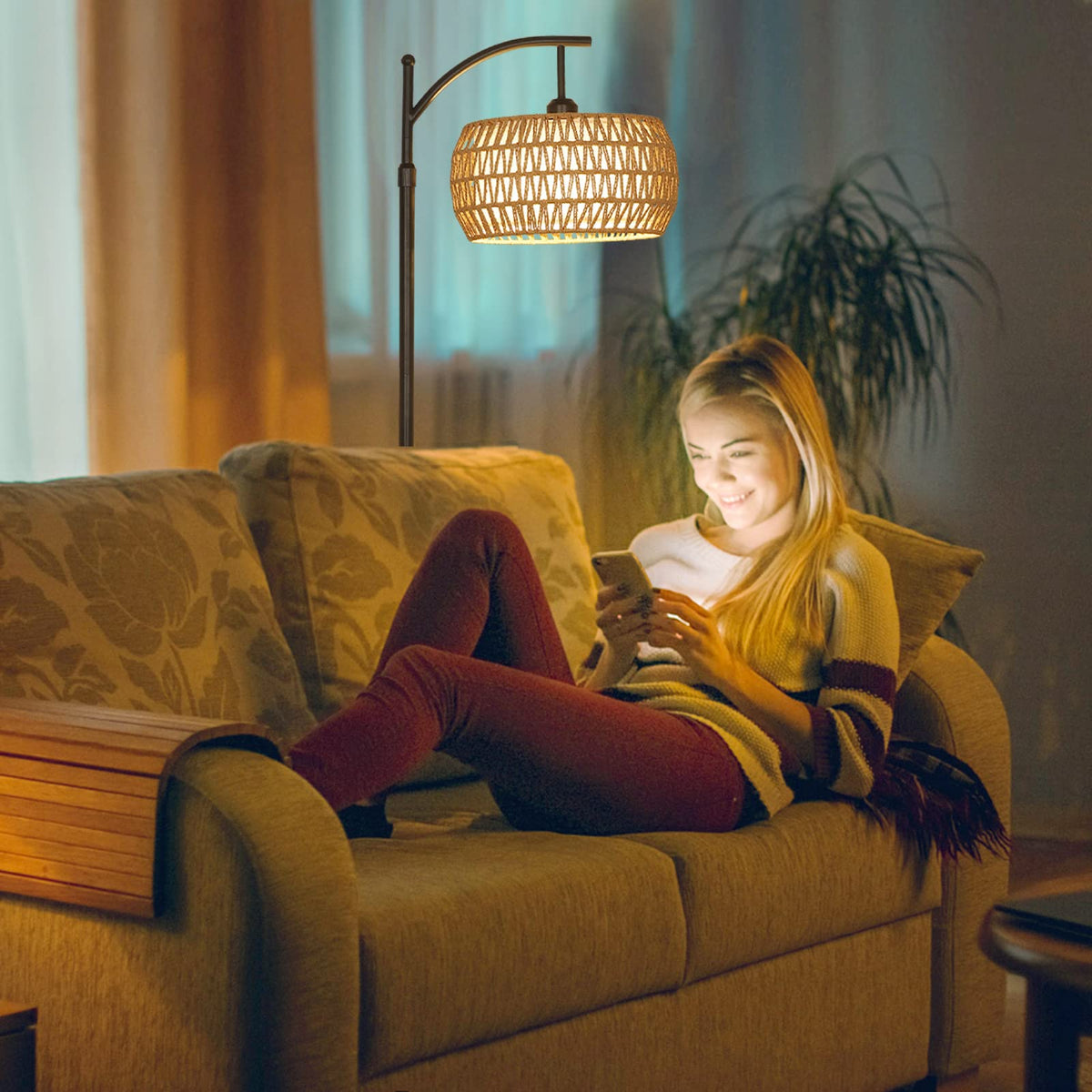 Eyassi Arc lamp works with smart home apps for convenient control.