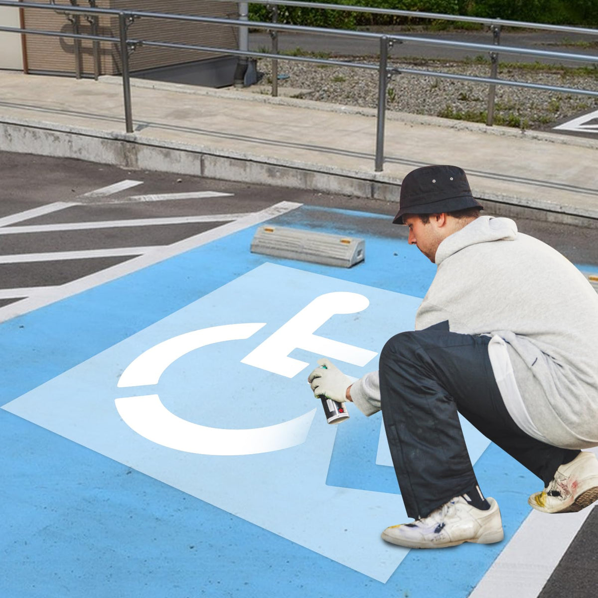 EYUNSTAR easy-clean stencil shown for simple maintenance and reuse.