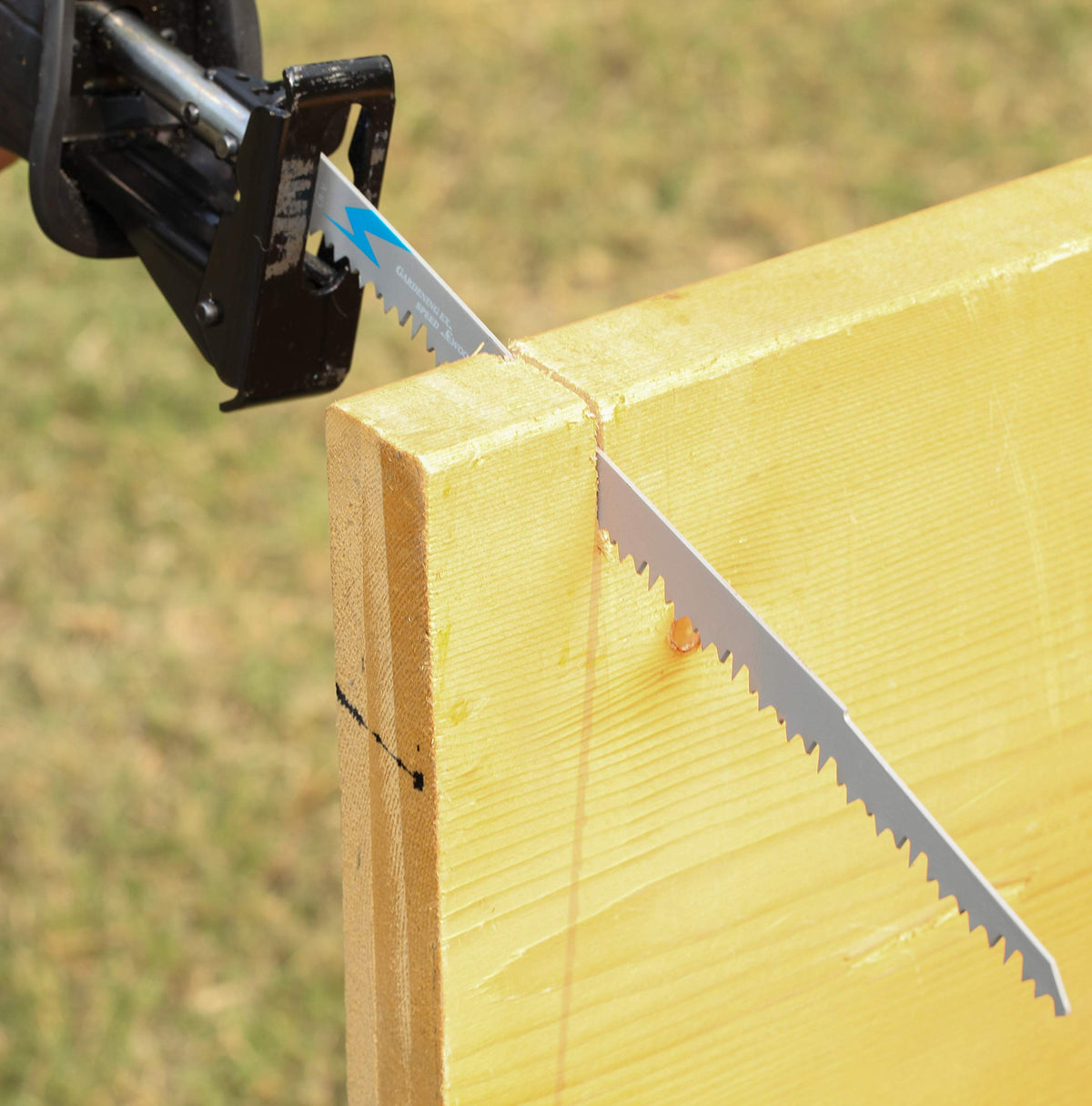 EZARC outdoor pruning application demonstrates rugged garden cutting tasks