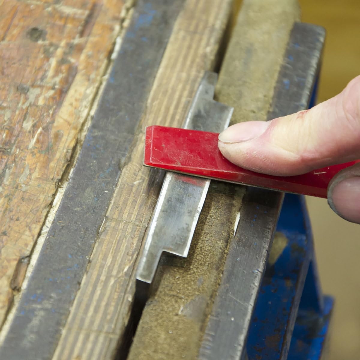EZE-LAP EZLPACK-BRK 400 grit paddle shapes edges and deburrs woodworking tools.