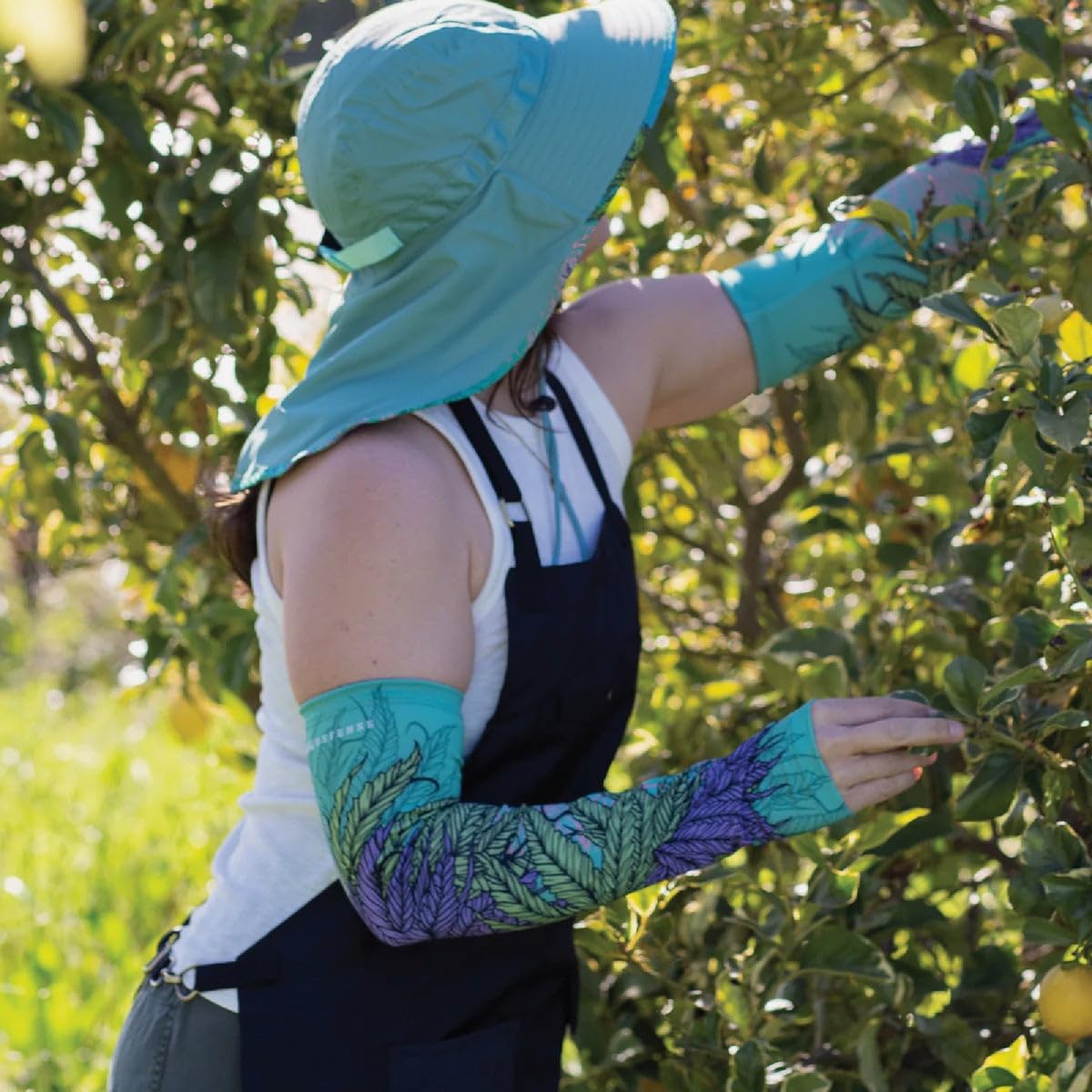 FARMER'S DEFENSE durable, machine-washable sleeves resist snags.