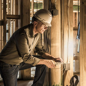 Feit Electric WORK500BAT foldable head; directs light exactly where needed.