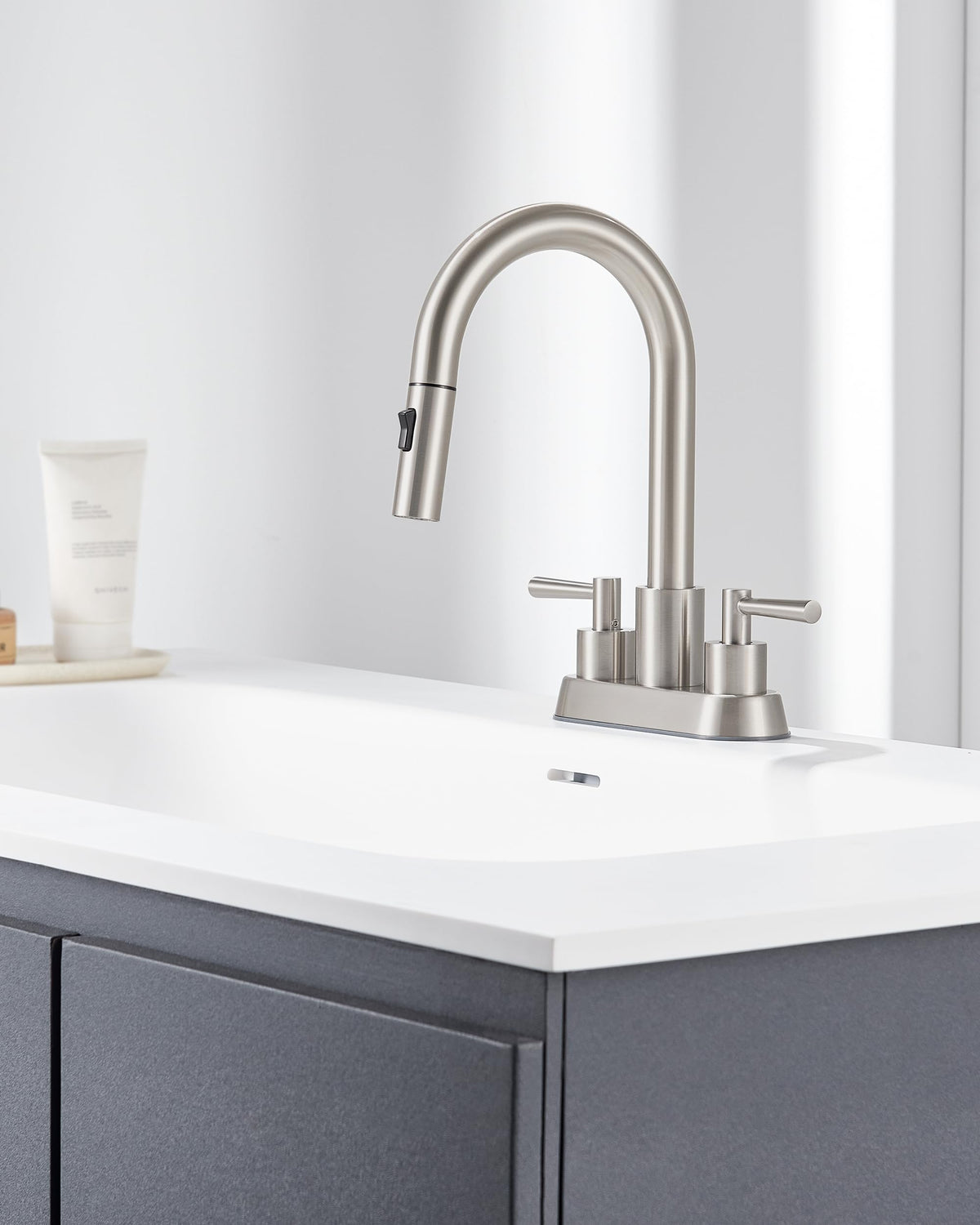 FELIXBATH fits standard 3-hole sinks with up to 1.06-inch deck thickness.