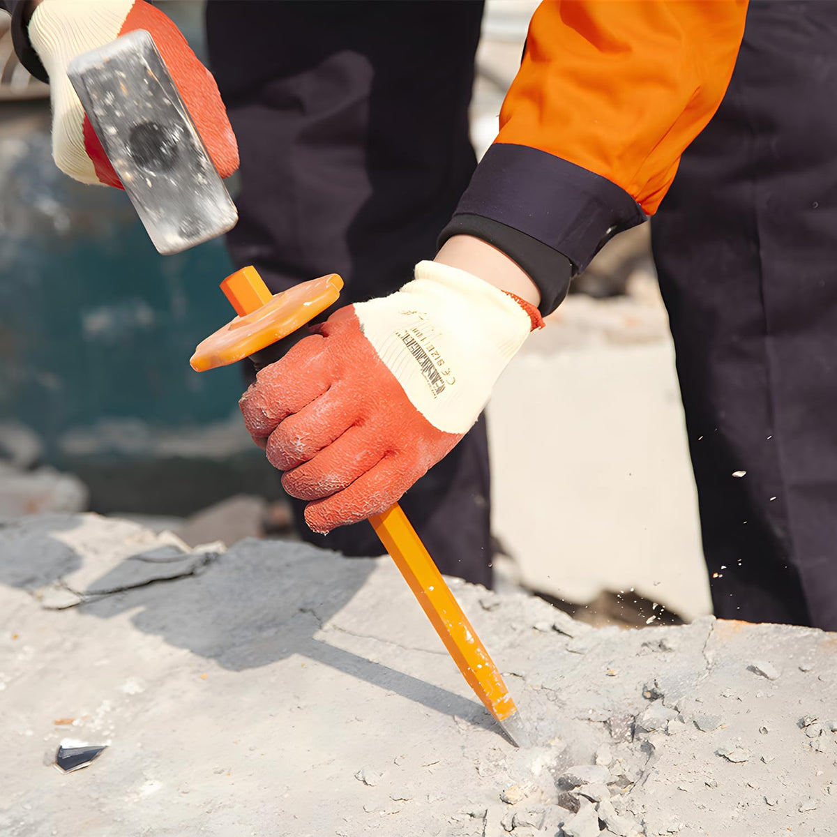 On-site-ready dimensions and weight help plan chiseling tasks.