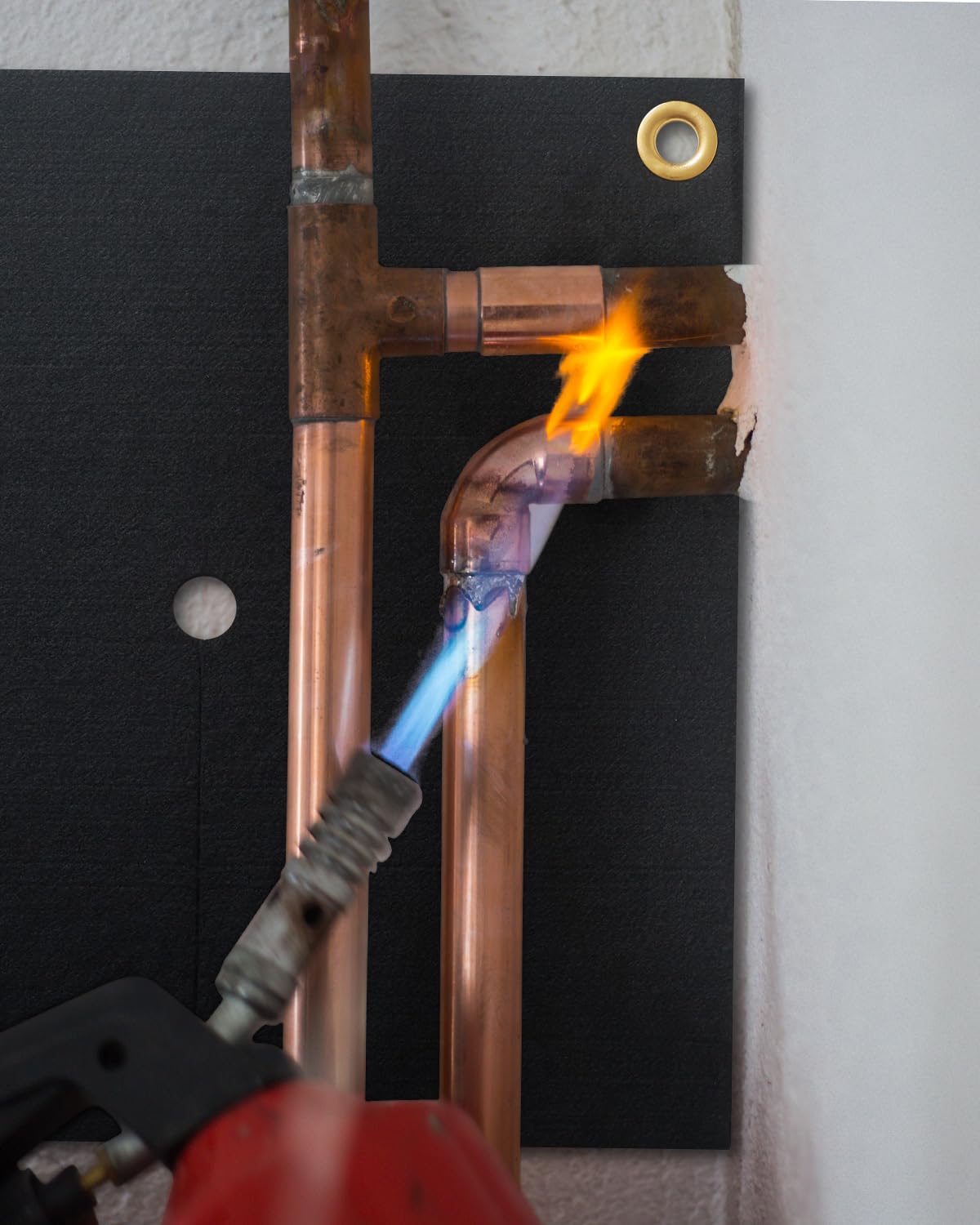 FIREWESS welding blanket pipe-soldering hole design enables easier pipe work