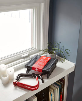 First Alert steel anti-slip rungs provide secure footing during escape.