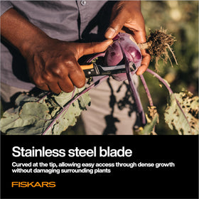 Fiskars knife shown for one-handed use during quick harvest