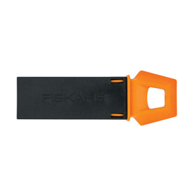 Fiskars Pro CarbonMax blades come in a portable 20-pack container for replacements.