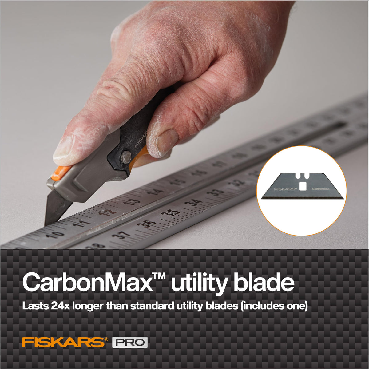 Fiskars Pro Fixed Knife with onboard five-blade storage.