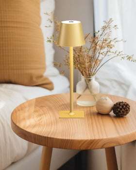 Fizrice stable square base keeps lamps steady on various surfaces.