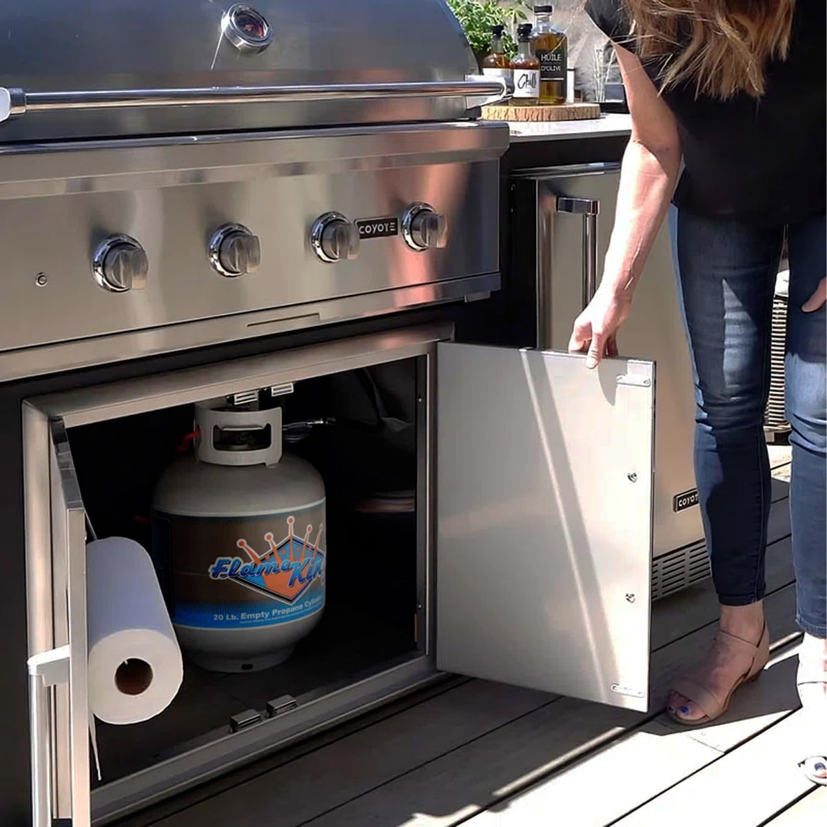 Flame King YSN-201 empty ready-to-fill tank for convenient propane setup.