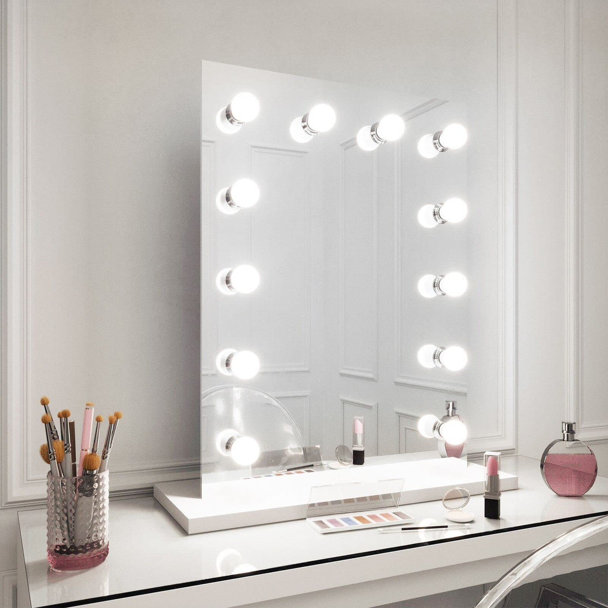 Flaspar G25 LED vanity bulb provides wide 240-degree beam for broad illumination.