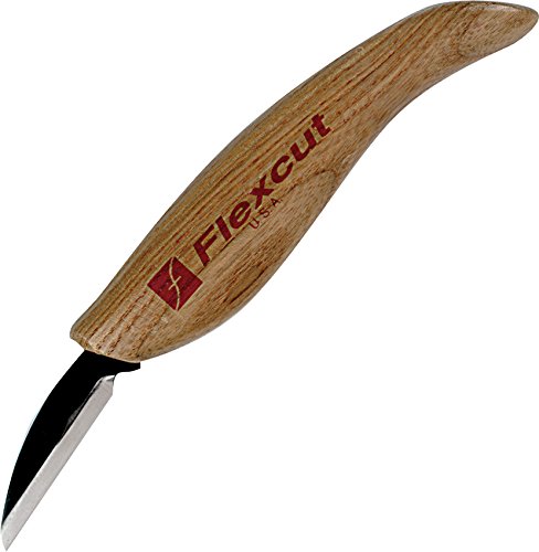 Flexcut KN14 in-use demonstrates smooth contour-following carving.