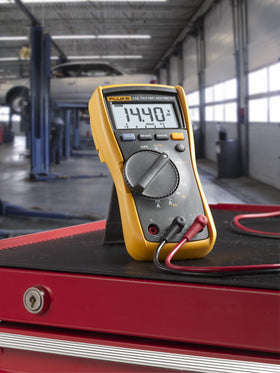 Fluke 115 multimeter safety rating CAT III 600V supports professional field work.
