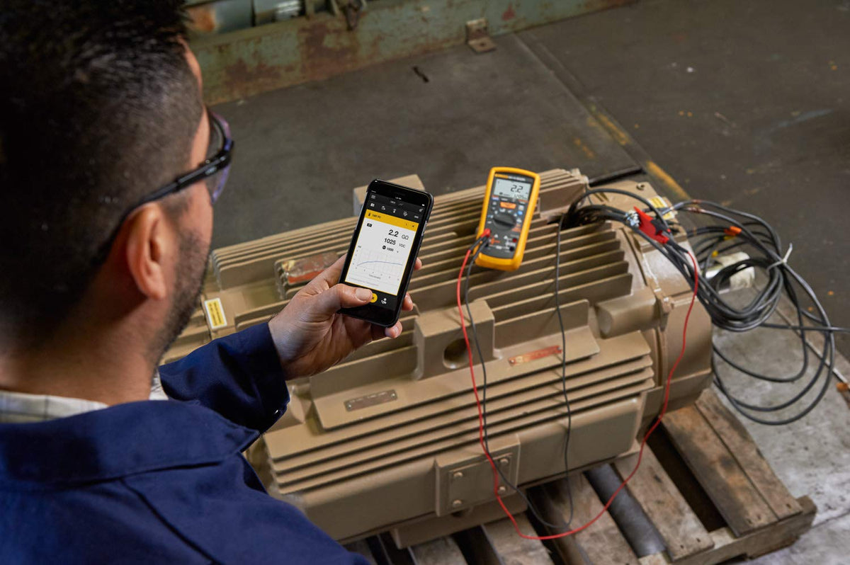 Rugged industrial design of the Fluke 1587 FC