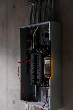 Fluke 15B+ current up to 10A aids diagnostic checks.