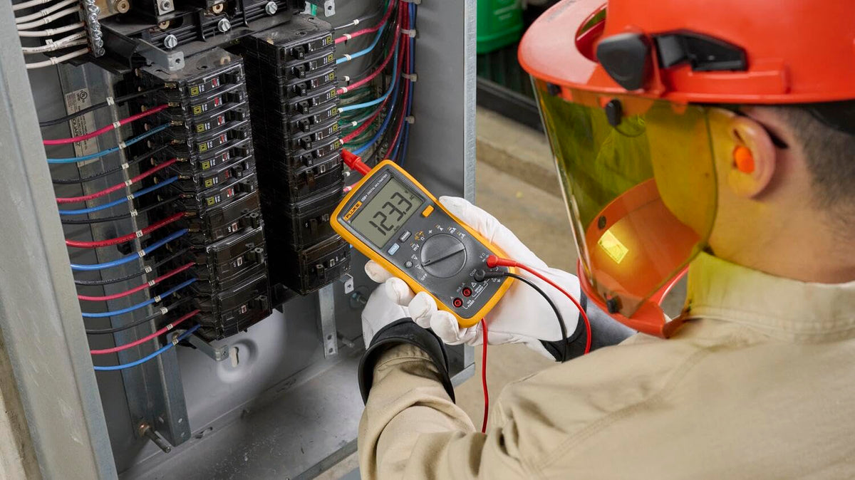 Fluke 15B+ tests resistance, continuity, and capacitance for troubleshooting.