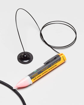 Fluke 1AC II VoltAlert emits a beep signal for live circuit detection