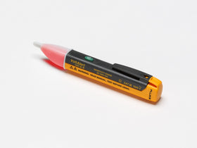 Fluke 1AC II VoltAlert CAT IV rating for safe use on industrial circuits