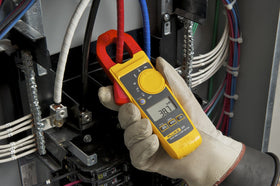 Fluke 325 clamp meter's audible continuity confirms circuit conduction during troubleshooting.