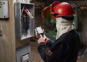 Safe non-contact testing with Fluke 378 FC and FieldSense technology.