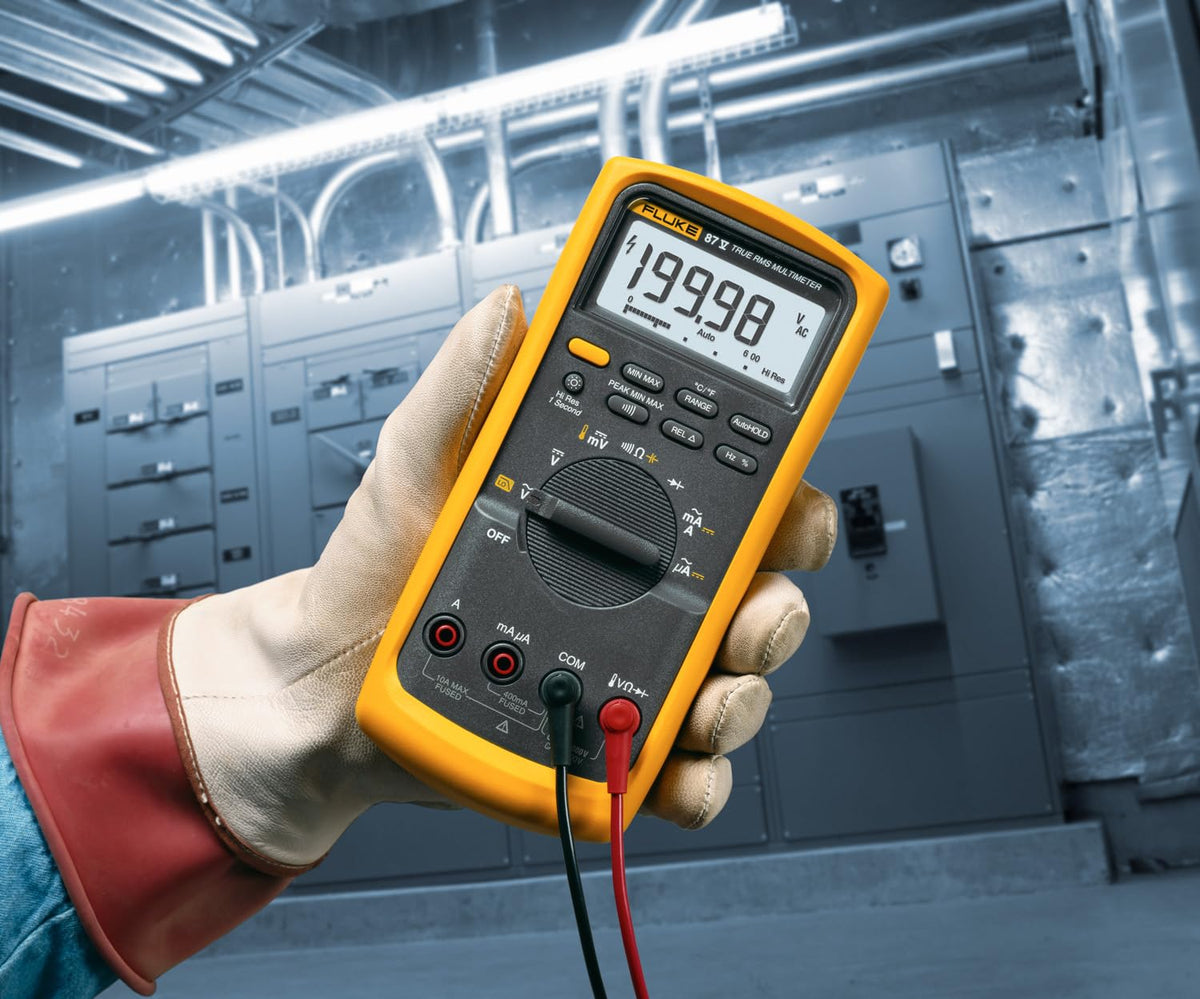 Fluke 87V shielded housing reduces interference in noisy environments