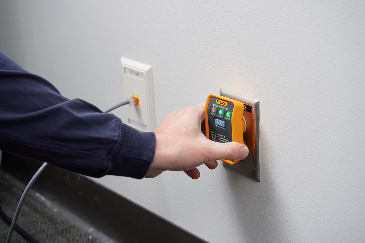 Fluke BK120 compact kit ready for professional electrical troubleshooting