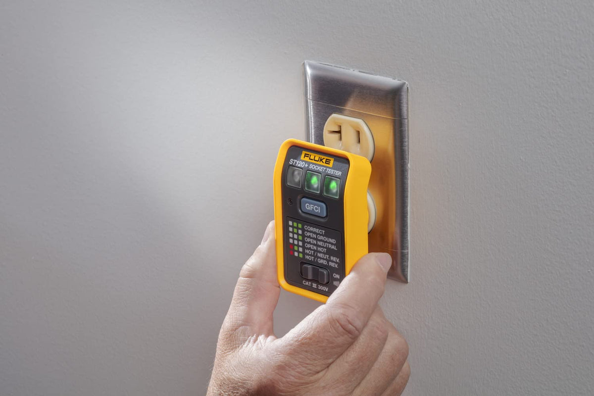 Fluke ST120+ beeper enables breaker identification when testing circuits.