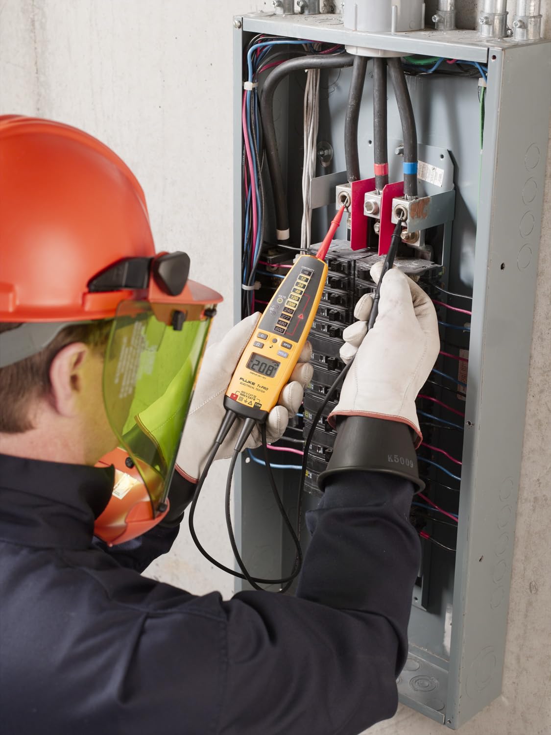 Detachable SlimReach probes on Fluke T+PRO for standards-ready testing