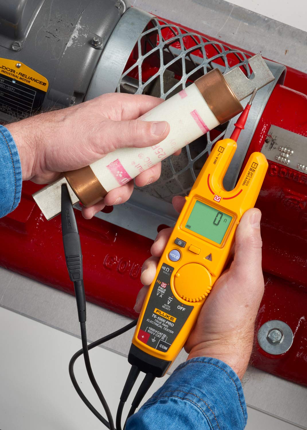Fluke T6-1000 PRO true-RMS readings improve accuracy on non-linear loads.