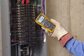 Fluke 117 Min/Max/Avg readings capture fluctuating signals for trend awareness.