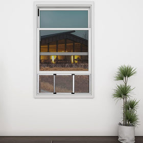 Flyzzz adjustable-width guide image showcasing compatibility with multiple window sizes.