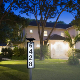 FORUP installation-ready sign features a 270° adjustable panel for optimal charging.