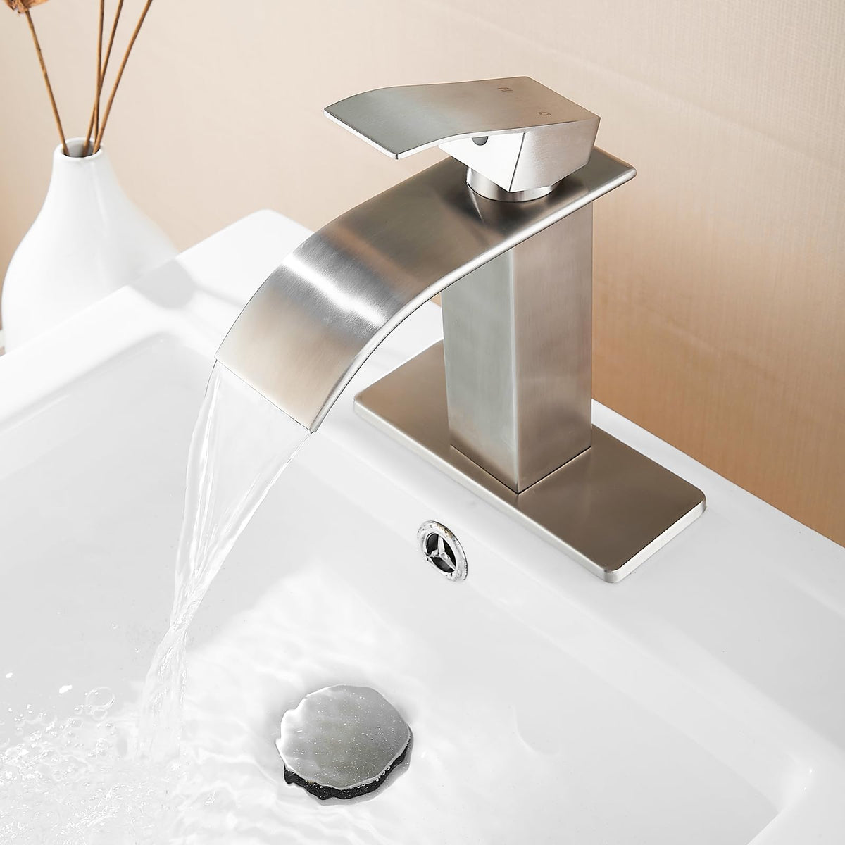 Fransiton modern bathroom style suitable for various spaces.