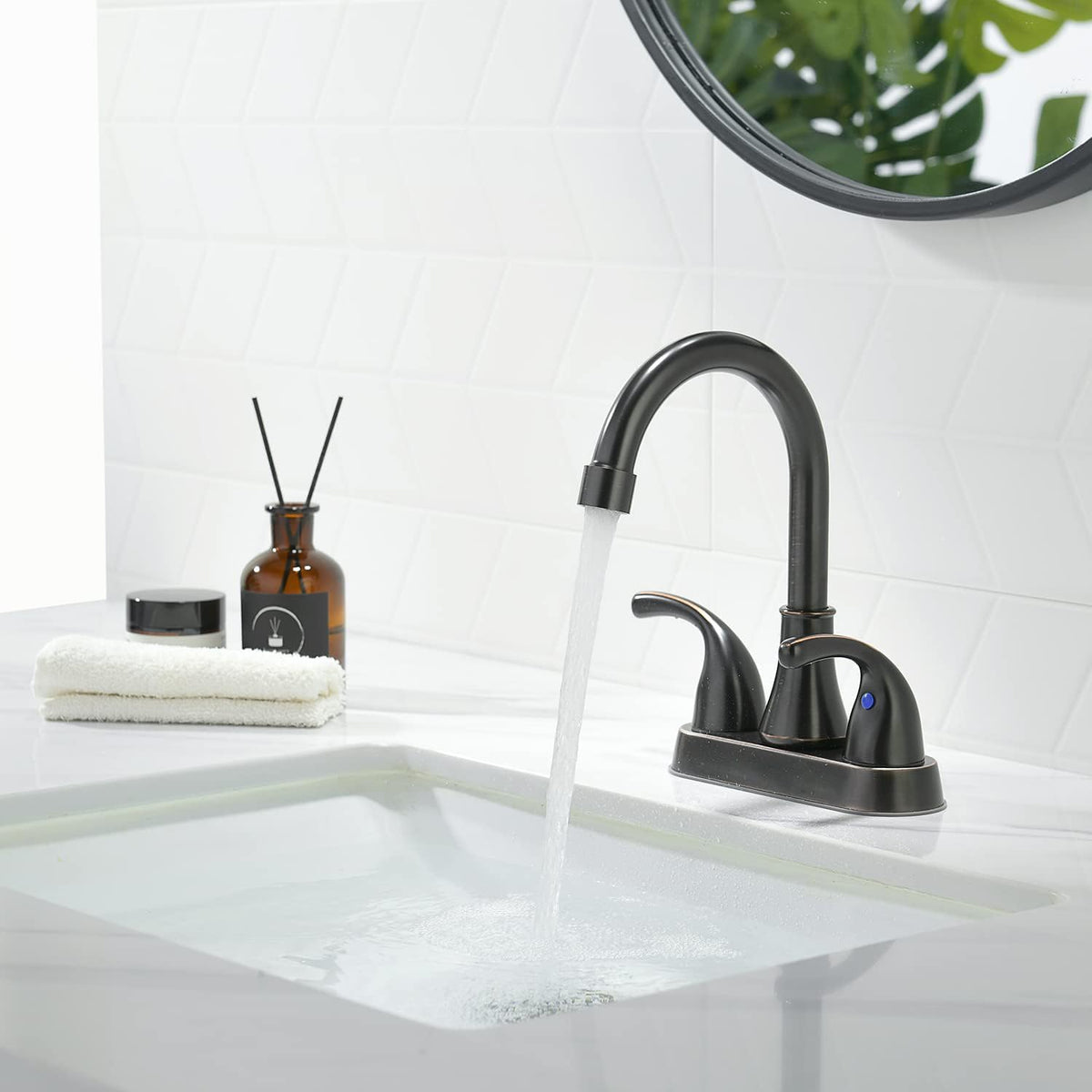 Fransiton swivel spout enables easy reach and thorough cleaning