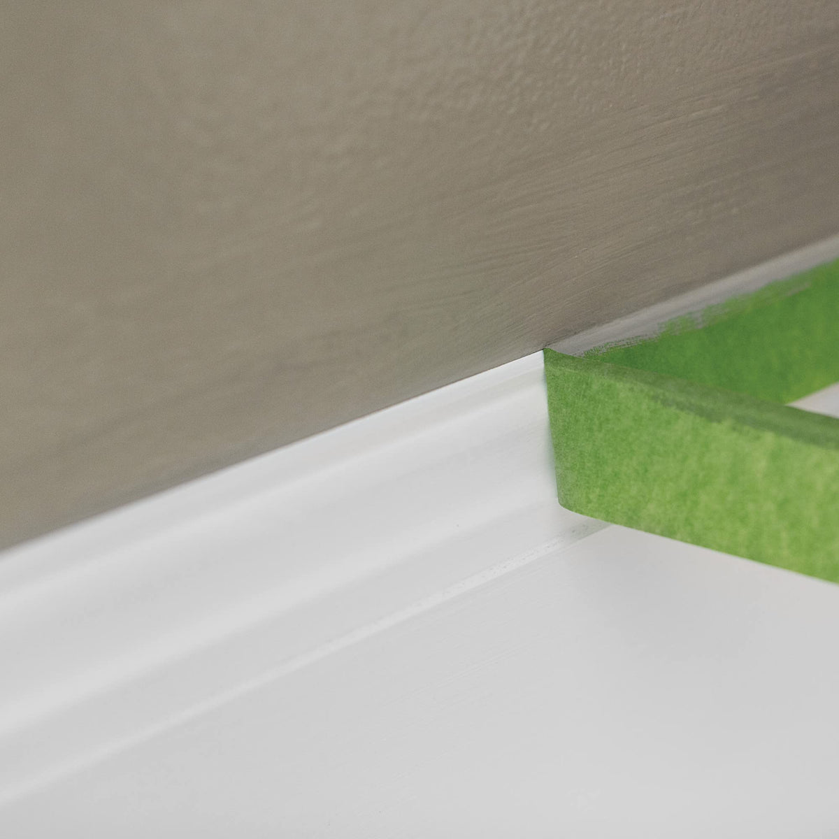 FrogTape removal while paint is wet yields crisper edges