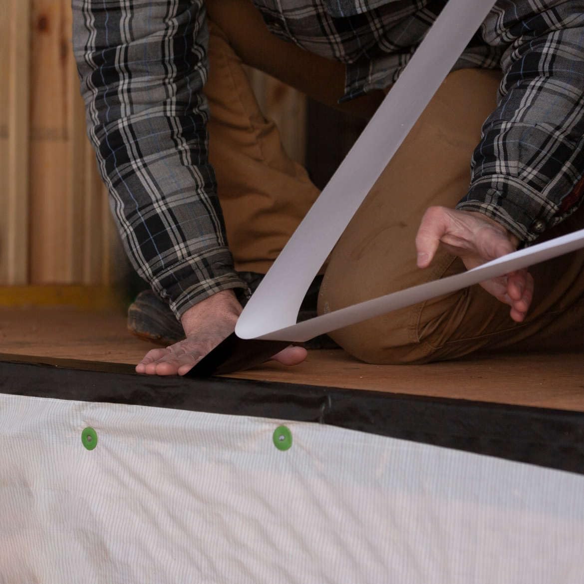 FrogTape Pro Grade conforms around an edge to illustrate flexibility.