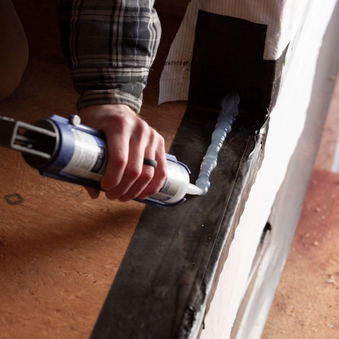 FrogTape Pro Grade exposed to sun illustrates UV resistance for exterior use.