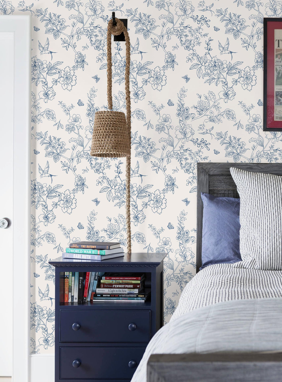 Froluya dorm rental wallpaper with cream-blue florals for quick decor.
