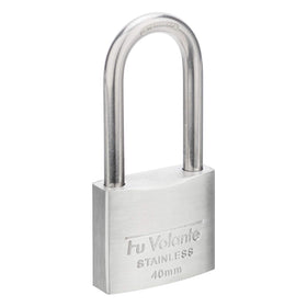 Fu Volante padlock with keys enables reliable, easy access in outdoor setups.